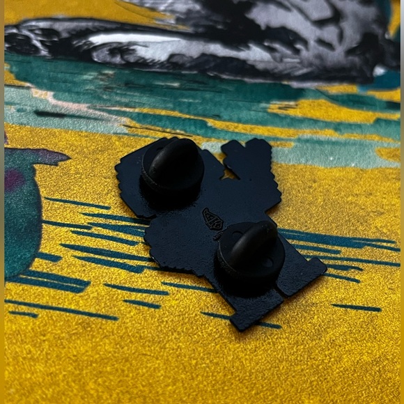 8-Bit Spock Star Trek Enamel Pin/Button - Picture 2 of 2